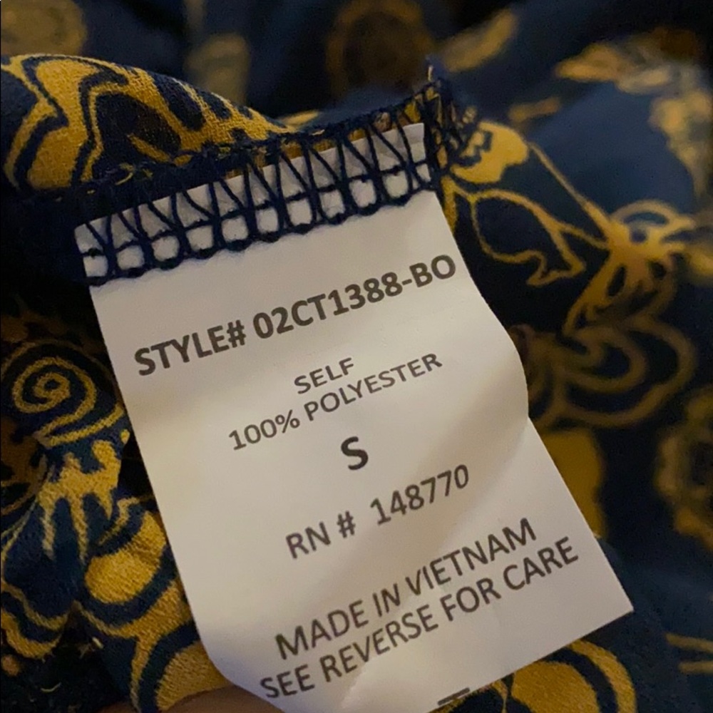 Sienna Sky Cold Shoulder Bell Sleeve Blouse Size Small - Picture 12 of 13